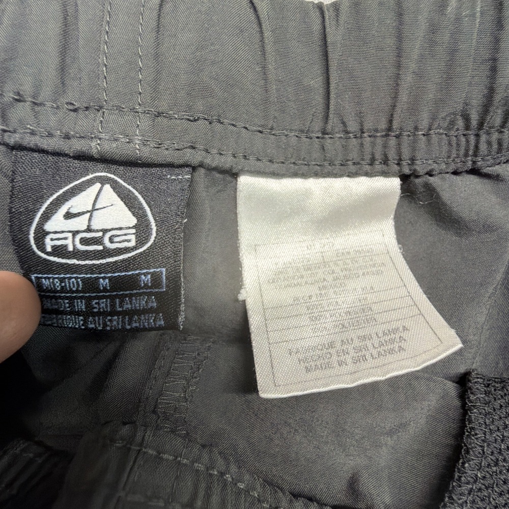 Nike ACG Shorts Medium Gray Cargo Pocket Belted Outdoor Hiking Gorpcore - Picture 3 of 8